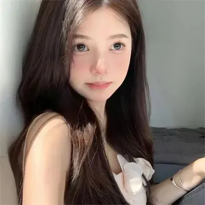戴金色面具的男子
